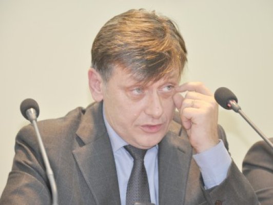 Antonescu: Sper ca Ponta să folosească soluţiile PNL şi miercuri dimineaţă să punem capăt crizei